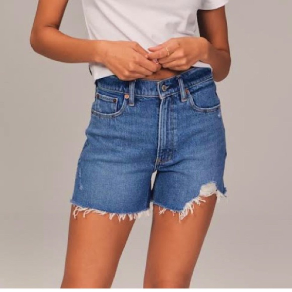 NWT A&F high rise 4” mom short.
